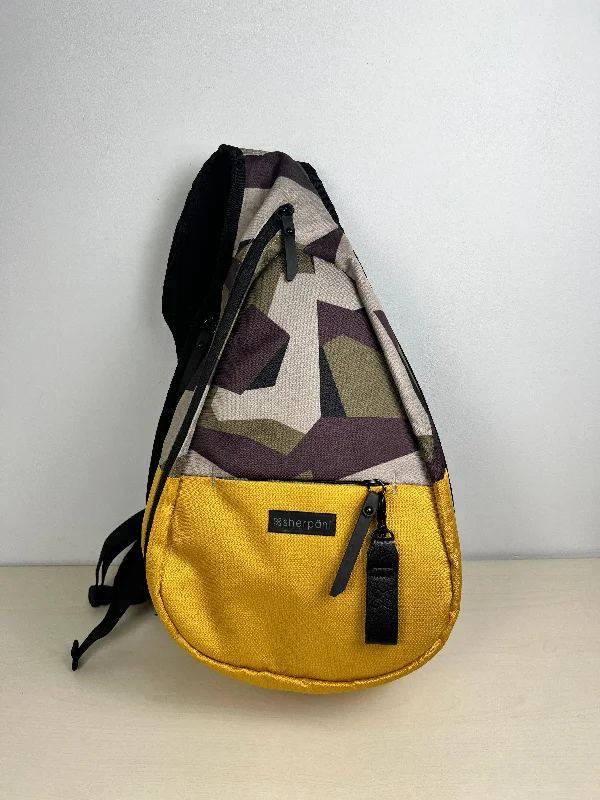 Backpack By Sherpani, Size: Medium